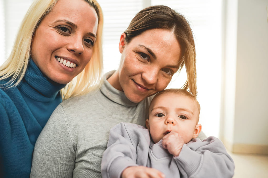 Cómo el método ROPA está transformando la paternidad entre parejas lesbianas en  República Dominicana